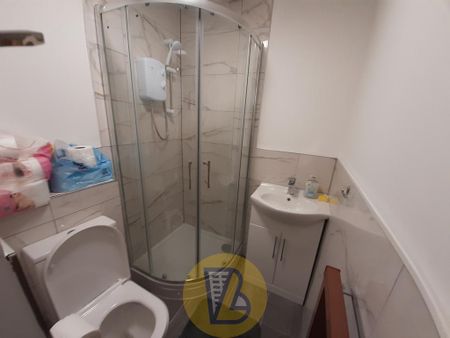 1 bedroom block of apartments to rent - Photo 2