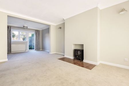 Court Close, Liphook - 3 bedrooms Property for lettings - Seymours - Photo 3