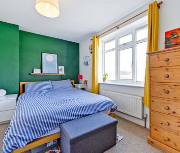 A well presented two bedroom house - Photo 3