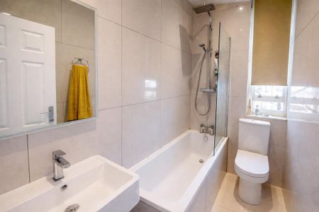 3 bedroom flat to rent - Photo 5