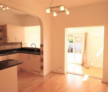 2 bedroom Two Bedroom Terrace House to rent - Photo 6