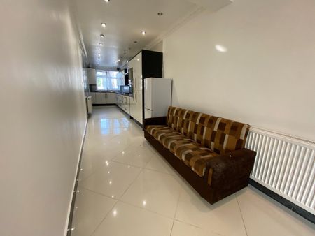 1 Bed Detached House, Fleetwood Road, NW10 - Photo 3