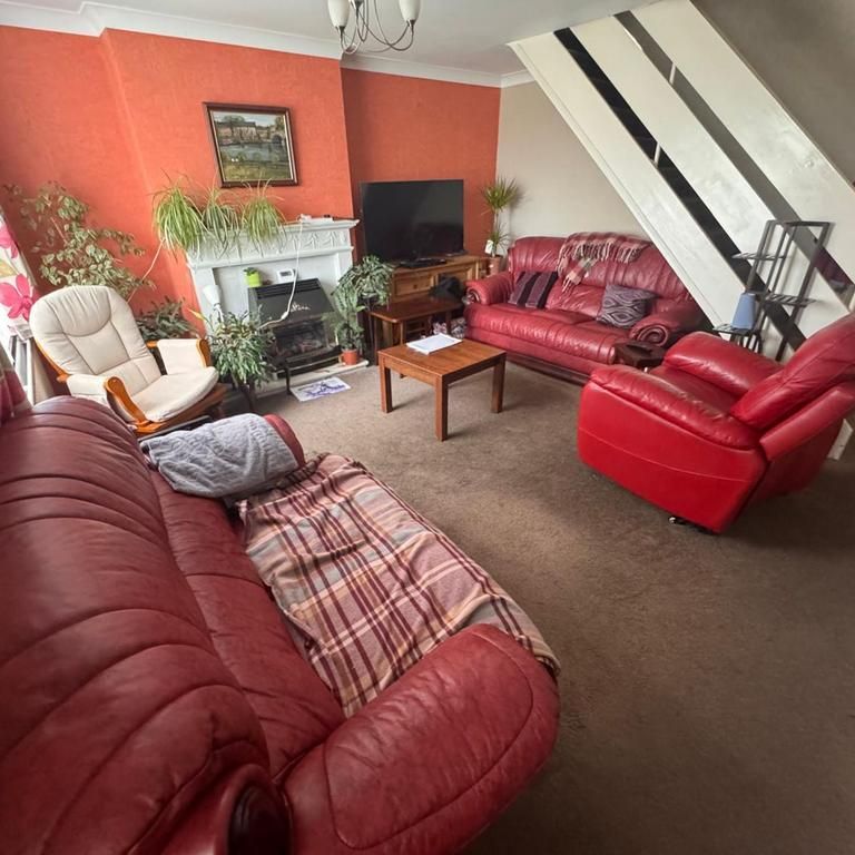 2 bedroom end of terrace house to rent - Photo 1