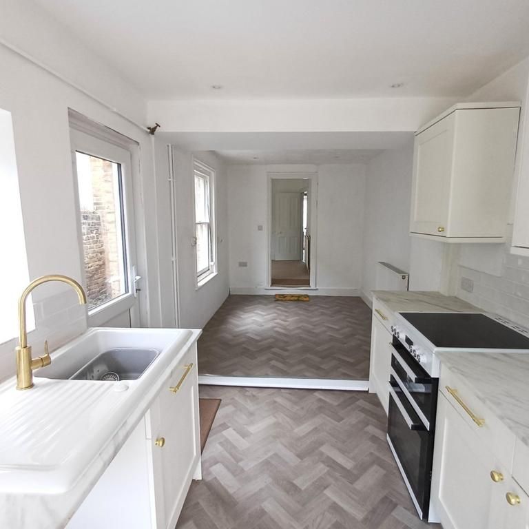 2 bedroom terraced house to rent - Photo 1
