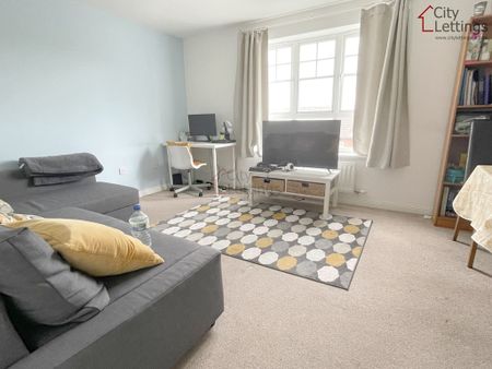 2 Bedroom Apartment - Photo 2