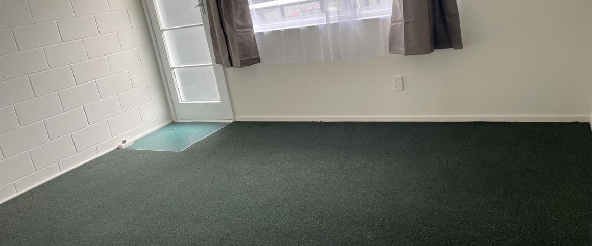 Neat and tidy bedsit - Photo 1