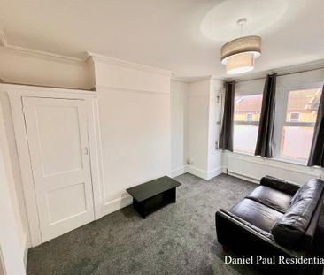 2 bedroom maisonette to rent - Photo 2
