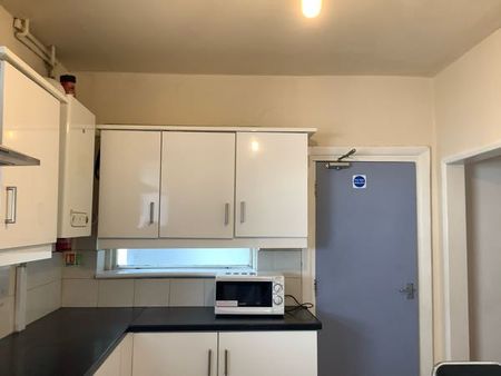 5 Bedroom Semi Detached To Rent in Lenton - Photo 5