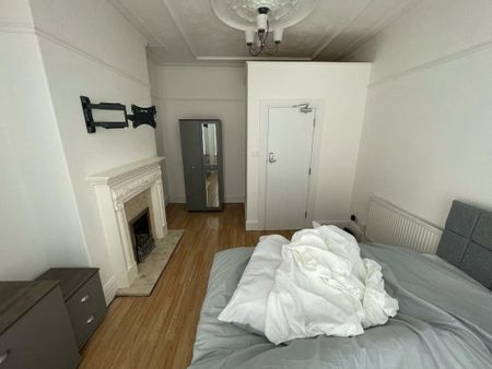 Room in a Shared House, Mellor Road, CH42 - Photo 3