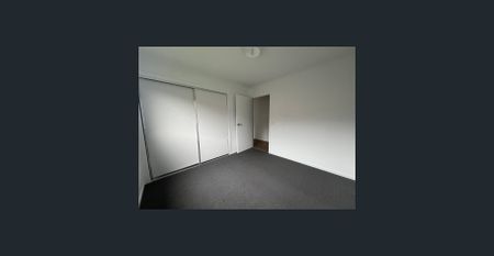 For lease / 12 month lease and available after 6th March!! - Photo 3