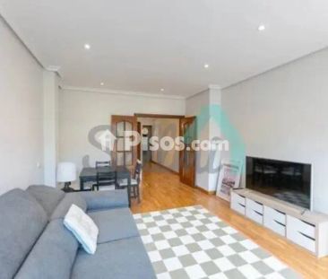 Piso en alquiler en Calle de Campomanes - Foto 1