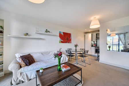 2 Bedroom - Photo 3