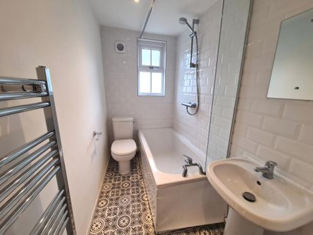 4 bedroom terraced house to rent - Photo 4