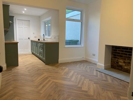 New Hall Road, Chesterfield - Photo 3