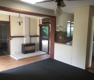 4 Bedroom Home&comma; 2 Bathrooms &comma; Perfect Location - Photo 2