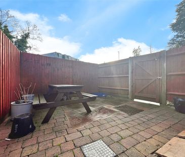 Egham Hill, Englefield Green, Egham, Surrey, TW20 0AL - Photo 5