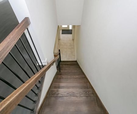 For Lease - 177 Sabina Drive, Oakville, Ontario - Photo 2