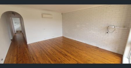 35 COCHRANE STREET, MINTO - Photo 2