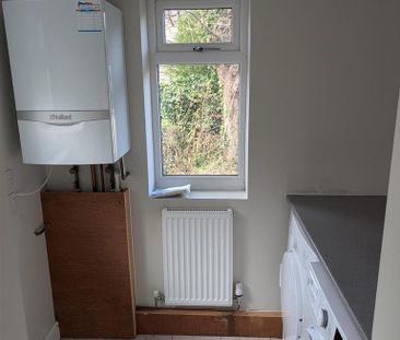 3 bedroom private hall to rent - Photo 4