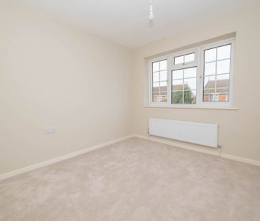 Blenheim Avenue, Faversham - Photo 3