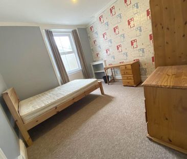 8 bedroom house to rent - Photo 2