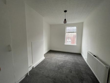 4 Bed End Terrace, Mitford Road, LS12 - Photo 3