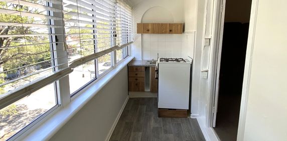 Spacious Studio - Photo 2