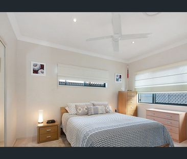 Ducted Air-Conditioned Home with Double Garage Near the Waterfront - Photo 5