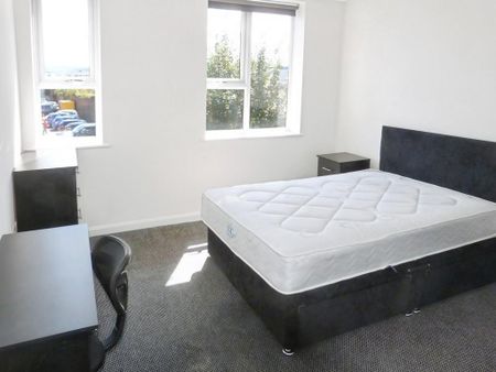 1 bedroom in a flat share to rent - Photo 3
