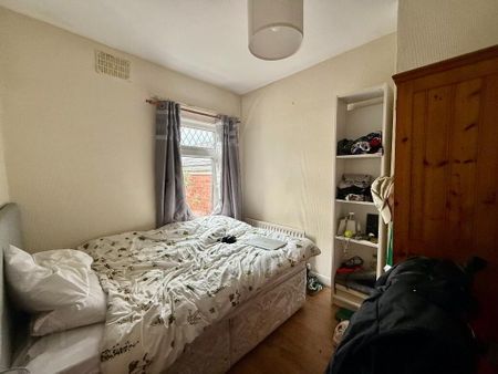 64 Sandhurst Gardens, Stranmillis, Belfast, BT9 5AX - Photo 3