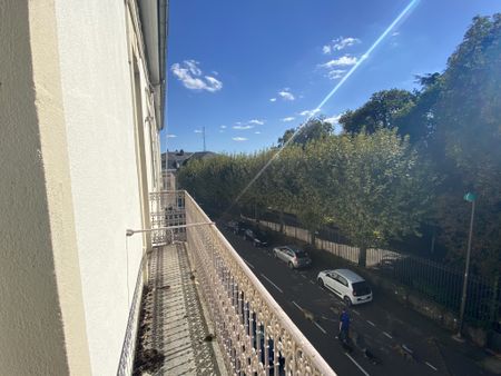 Location Appartement 4 pièces 102m² LE CREUSOT 71200 - Photo 4