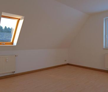 Dachgeschosswohnung im Grünen - fantastischer Ausblick inklusive! - Foto 2