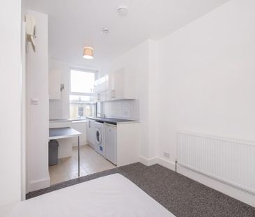Studio to rent - Photo 2