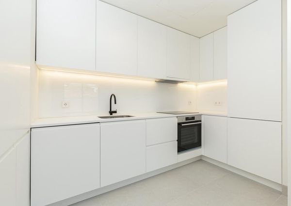 1 Bedroom Apartment with a view, Largo do Rato, Lisboa