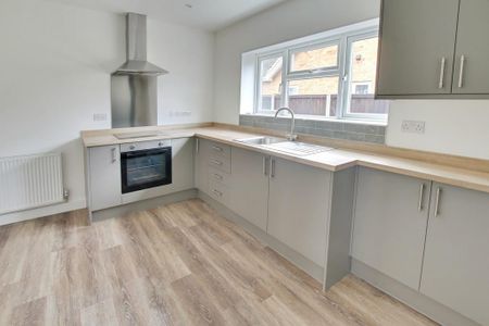 3 bedroom detached bungalow to rent - Photo 4