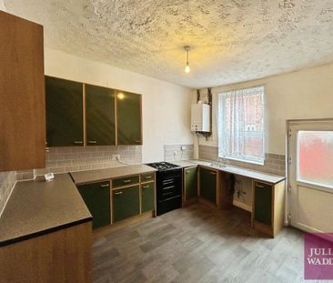 3 bedroom terraced house to rent - Photo 3