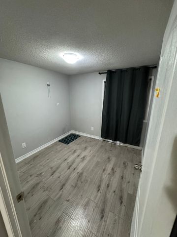 For Lease - 40 Gladstone Square, Brampton, Ontario - Photo 3