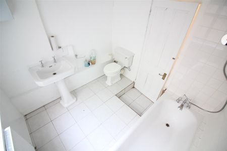 Ferme Park Road, Crouch End, London - Photo 5