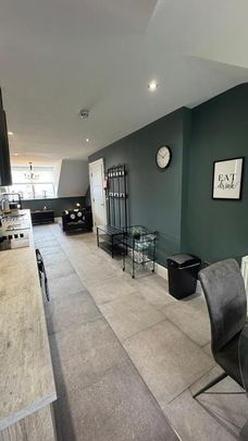 Malone Rd, Belfast, BT9 6RT - Photo 1