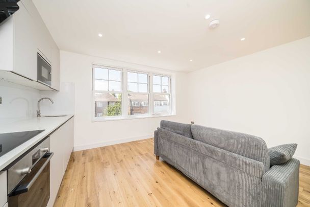 Kingsley Road, Haydon's Road, SW19, London - Photo 1