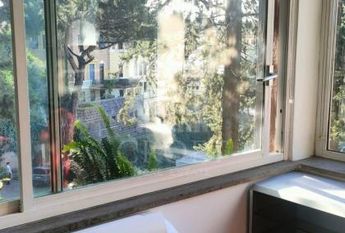 Piazza del Popolo: Lovely, modern 1 bedroom in private Villa. Entrance, spacious living-dining, fully equipped kitchen, bath and private terrace. Parquet floors Air conditioning, bright and silent. rif 364