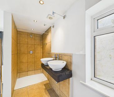 3 bedroom semi-detached house to rent - Photo 6