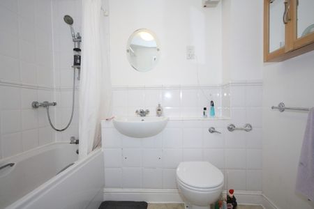 Ashdown Close, Woking - Photo 4