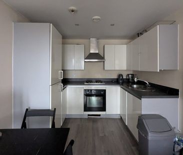 2 Bed Flat, Durnsford Road, SW19 - Photo 4