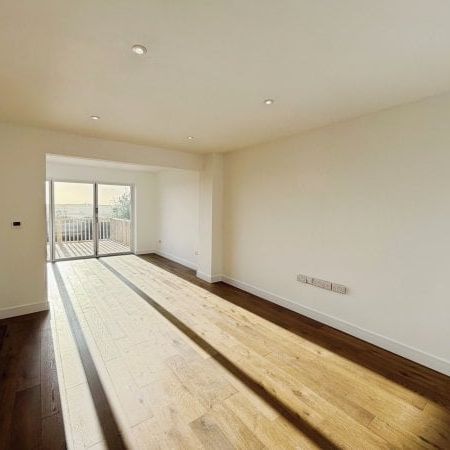 High Street, Sutton - Photo 1