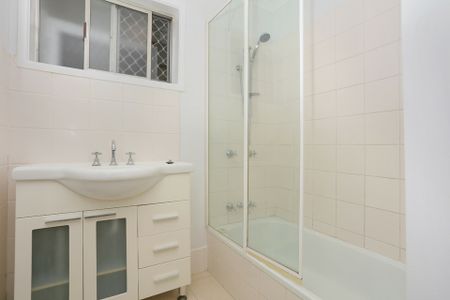 SPACIOUS 3-BEDROOM HOME + SELF-CONTAINED STUDIO IN THE HEART OF SOUTHPORT - Photo 3