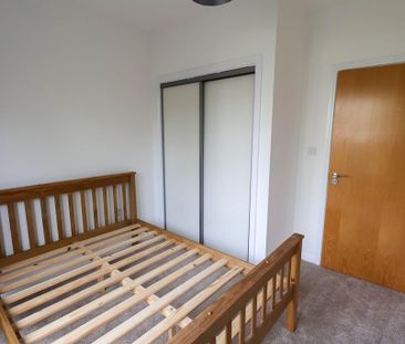 3 bedroom end of terrace house to rent - Photo 4