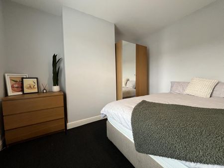 5 bedroom semi-detached house to rent - Photo 3