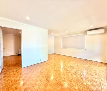 Modern 3 bedroom home with brand new kitchen! - Photo 1