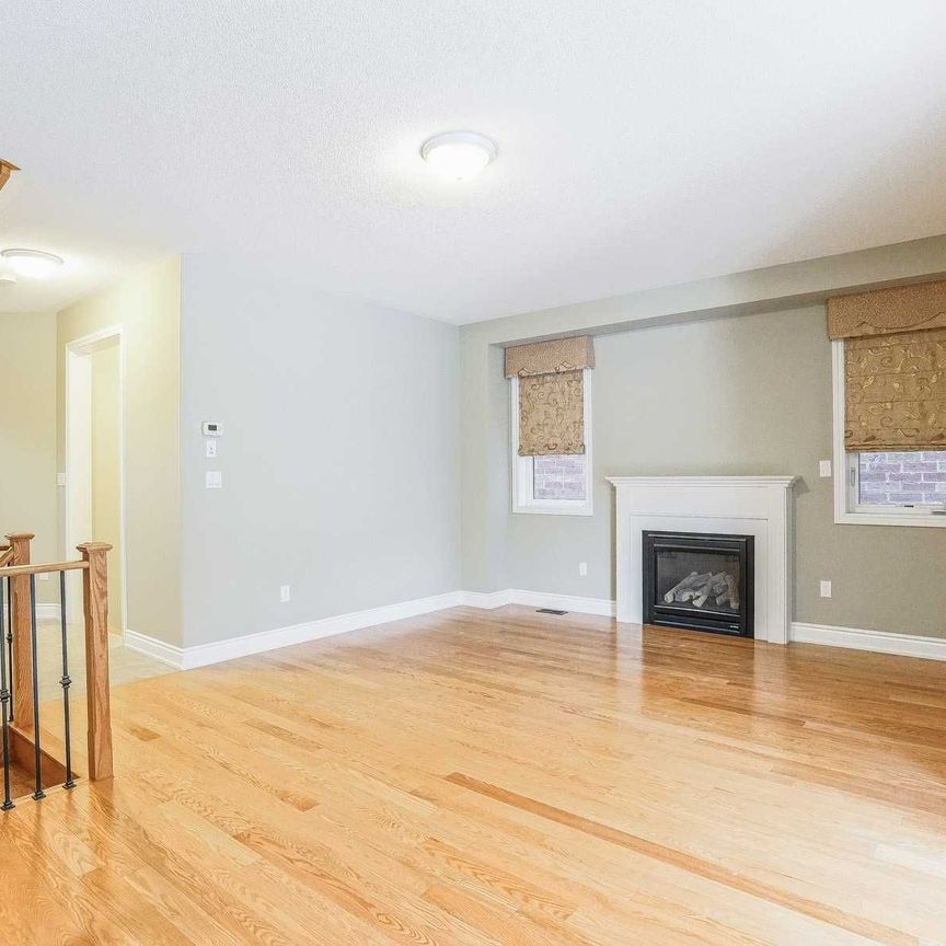 For Lease - 16 Mack Clement Lane, Richmond Hill, Ontario - Photo 1